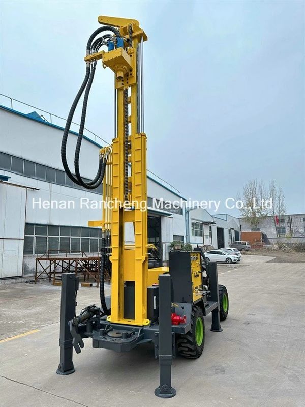 Hochleistungs-Vierradanhänger-Bohrlochbohrmaschine 220m Tiefe Starker 65KW-Motor