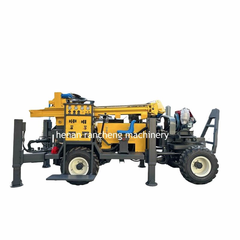 Hochleistungs-Vierradanhänger-Bohrlochbohrmaschine 220m Tiefe Starker 65KW-Motor